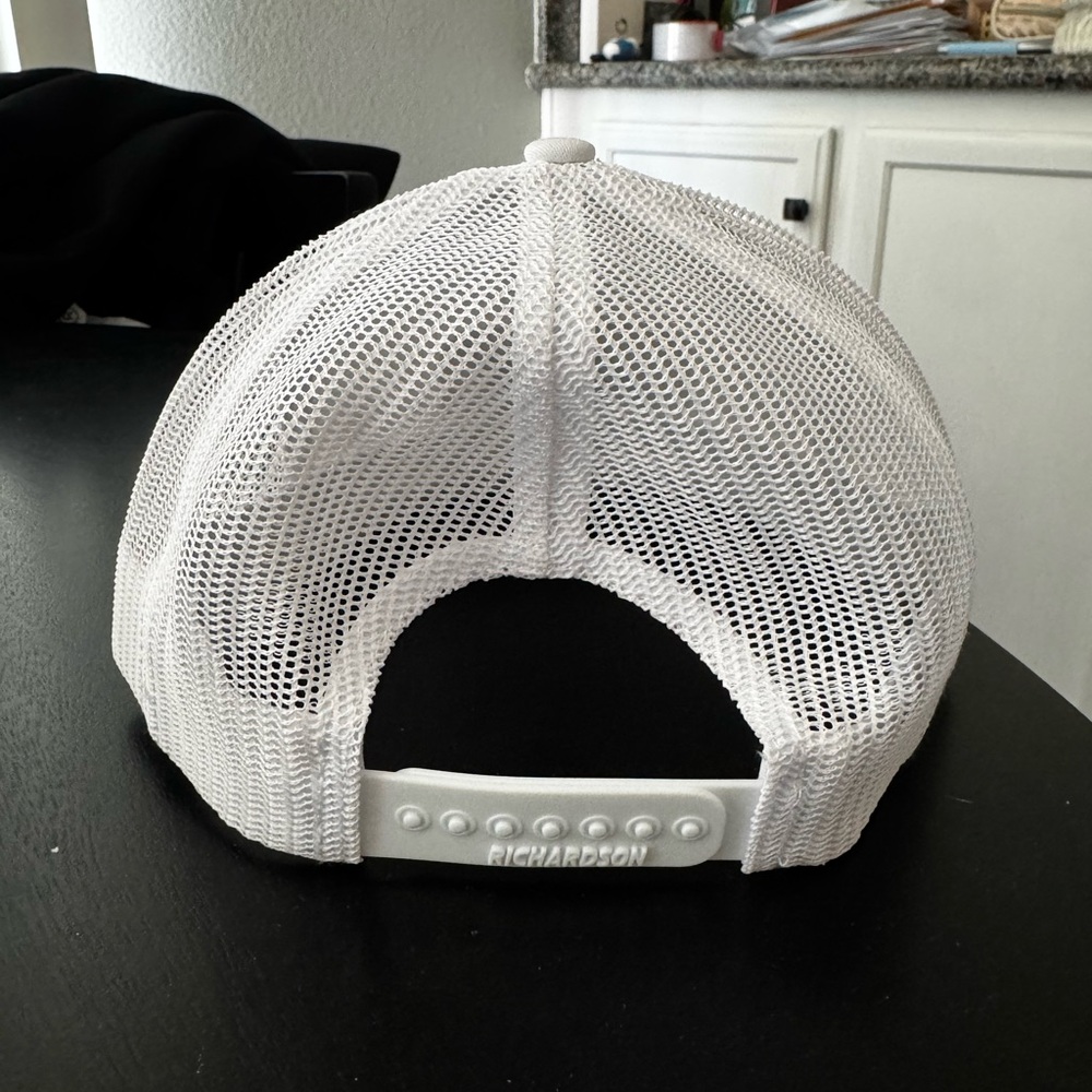 Adjustable Alani Nu trucker hat - Picture 2 of 2